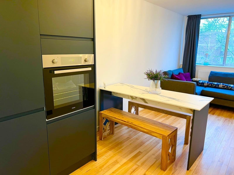 Flat Whitchurch Road in Greater London