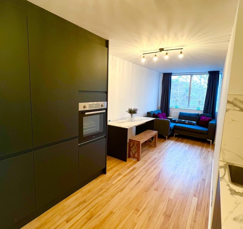 Flat Whitchurch Road in Greater London