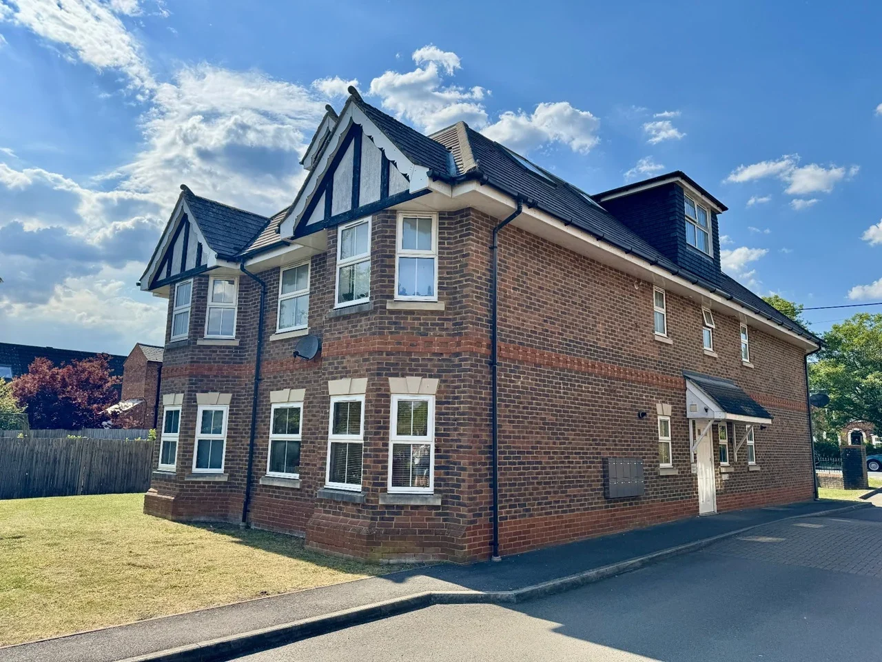 Flat The Green in Theale