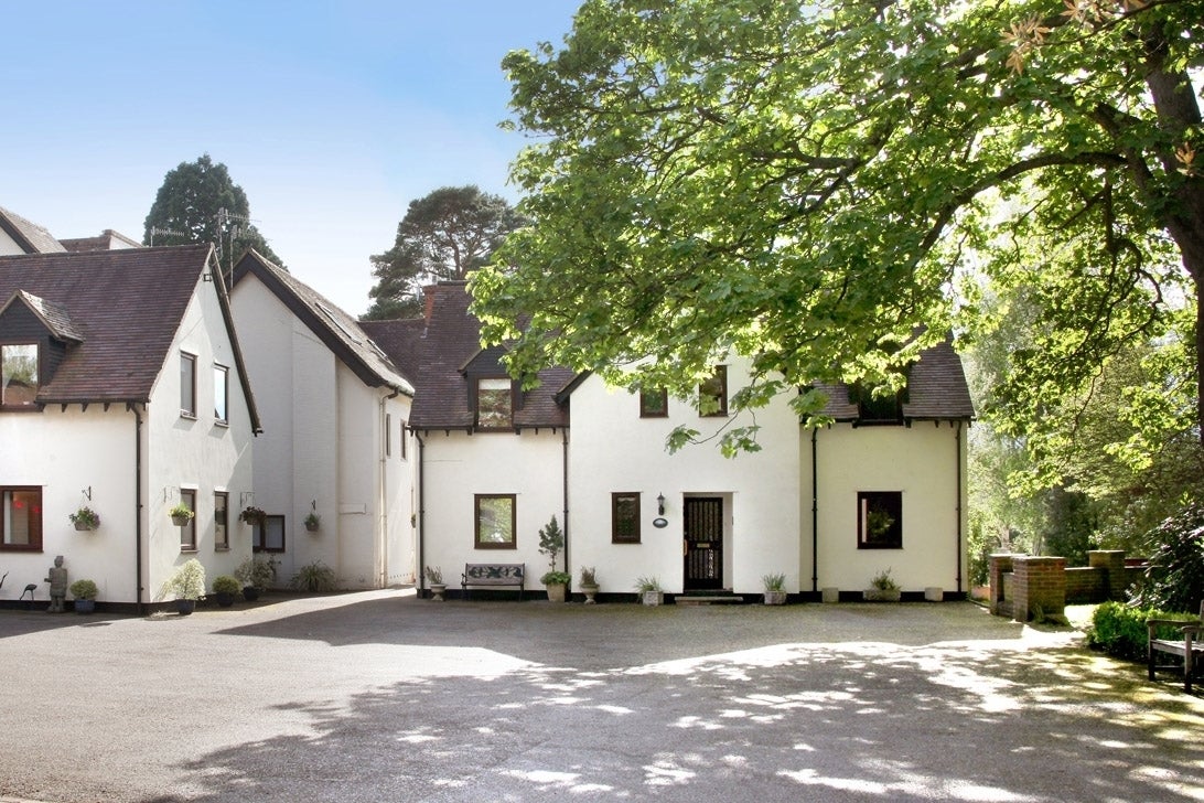 Flat Riversdale in Bourne End
