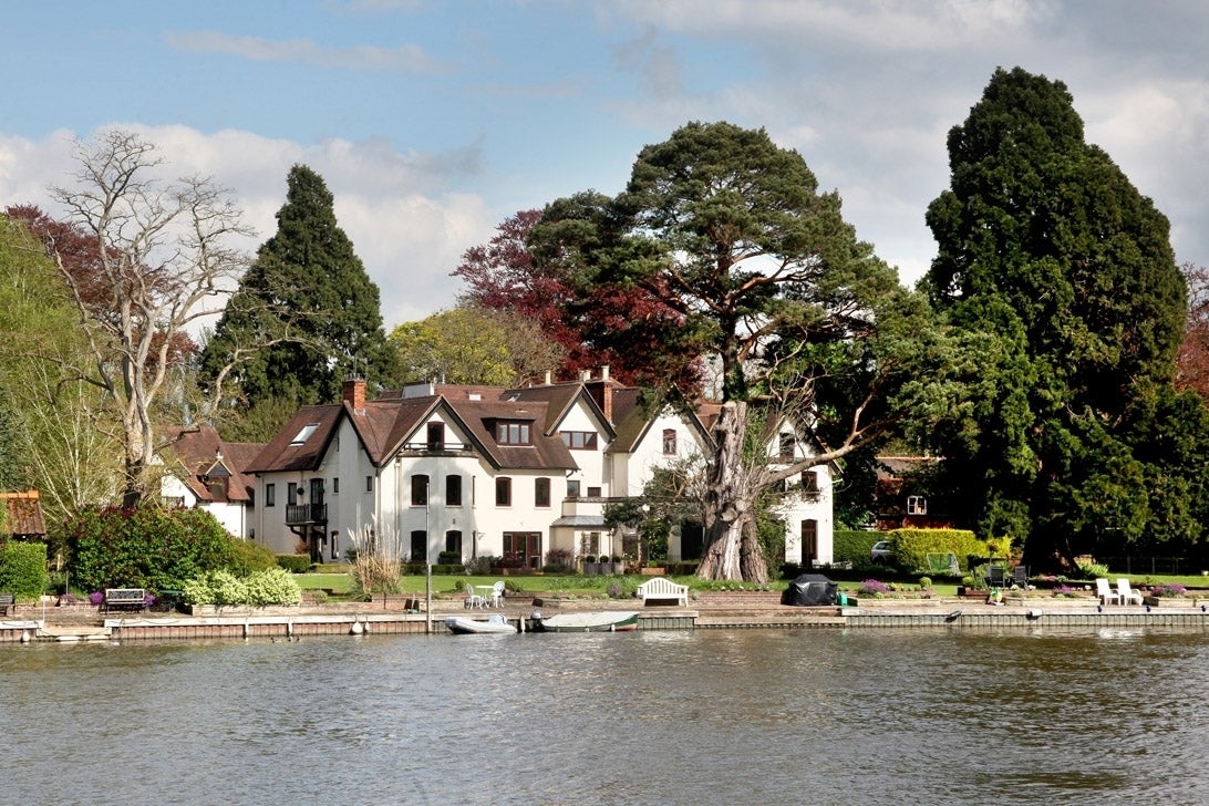 Flat Riversdale in Bourne End