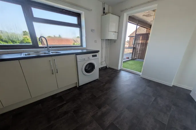 Flat Longleat Crescent in Nottingham