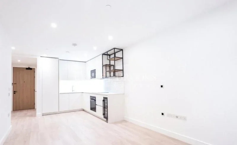Flat Beresford Avenue in Greater London