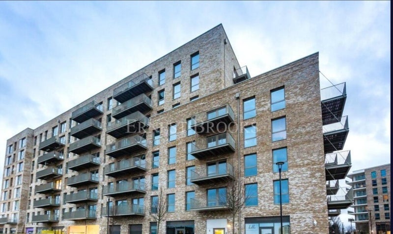 Flat Beresford Avenue in Greater London