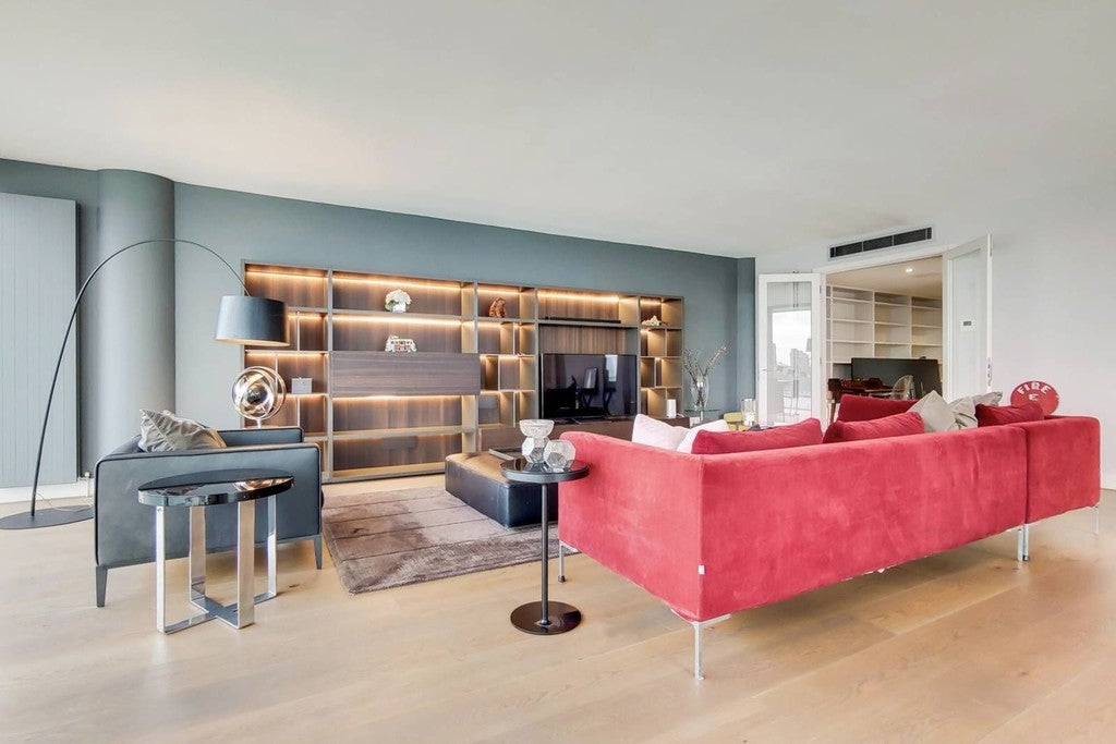 Flat Hester Road in Greater London