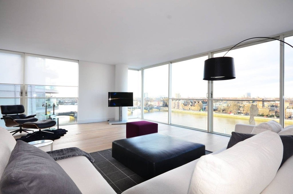 Flat Hester Road in Greater London