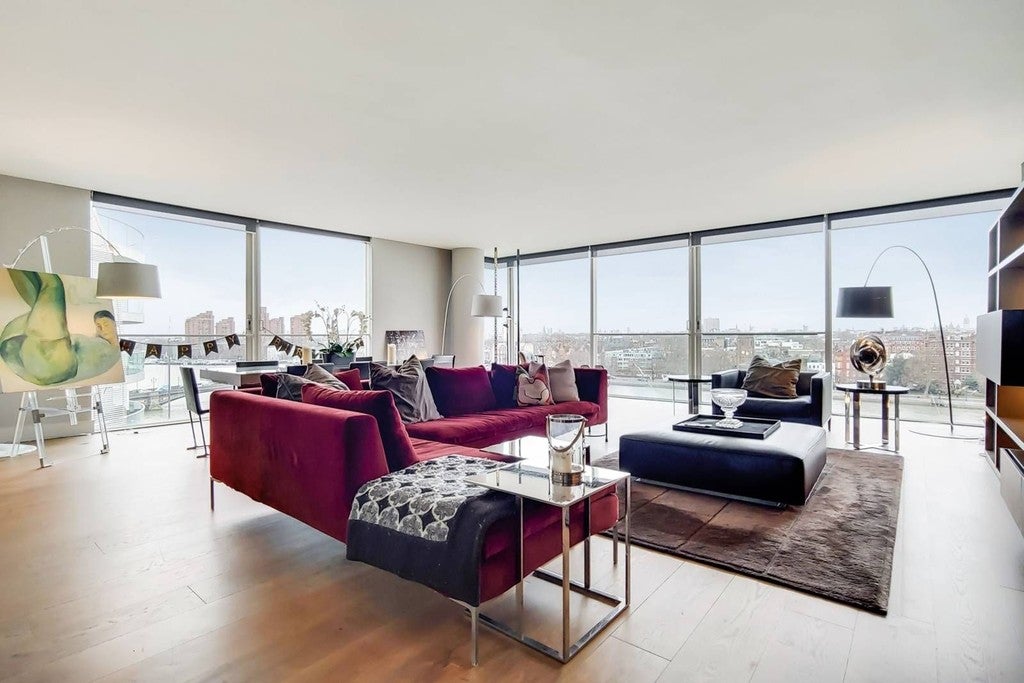Flat Hester Road in Greater London