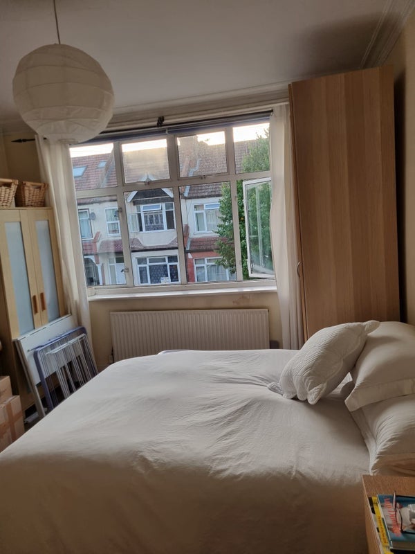 Room Eastbourne Road in Greater London