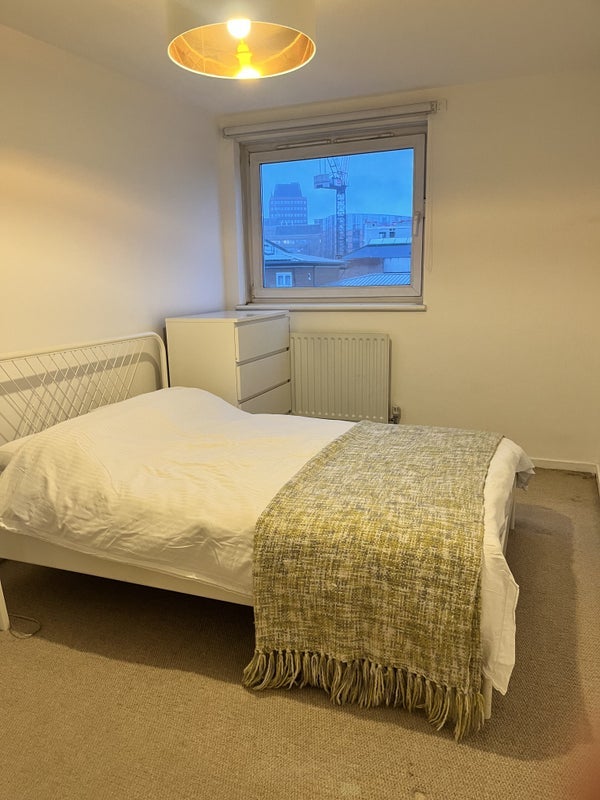 Room Gibson Road in Greater London