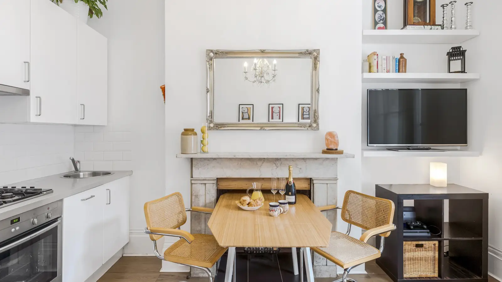Flat Bridgeman Road in Greater London