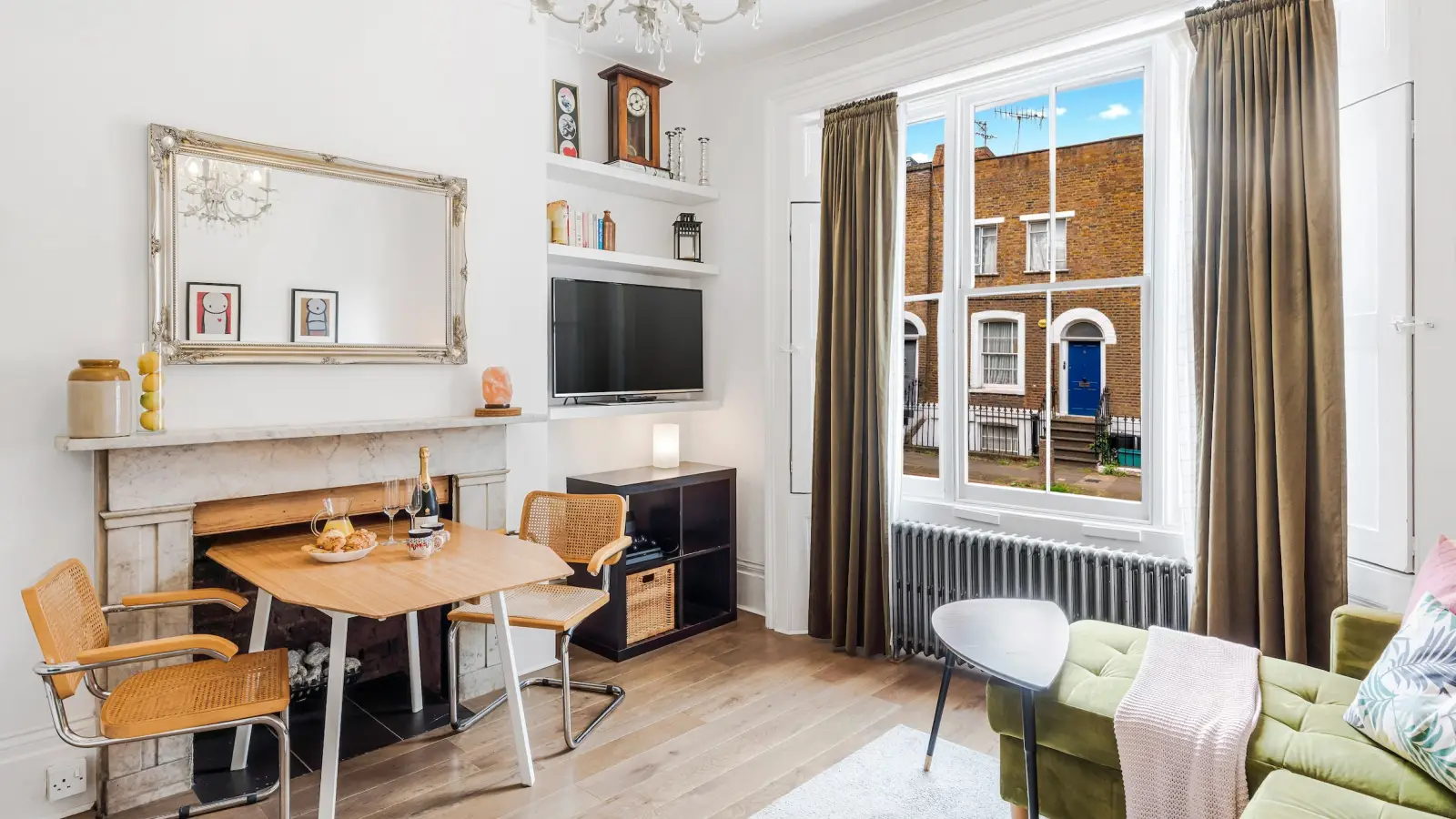 Flat Bridgeman Road in Greater London