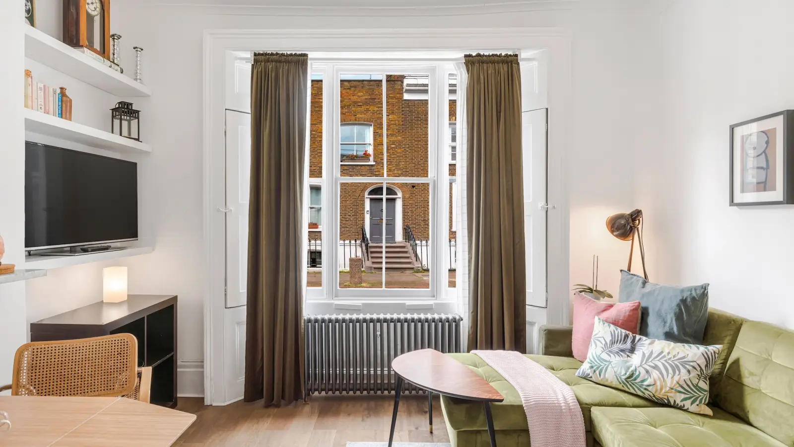 Flat Bridgeman Road in Greater London