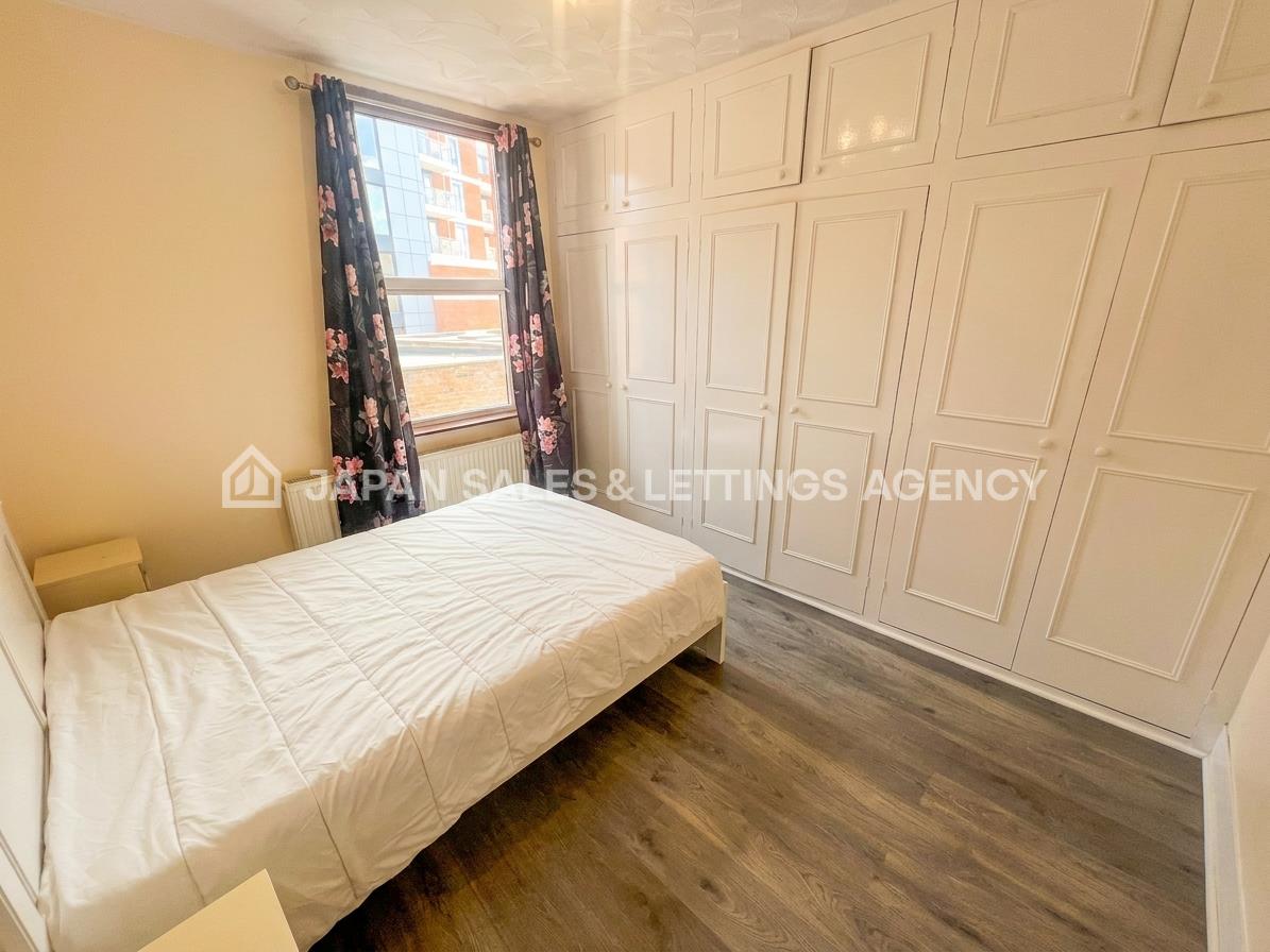 Flat Market Place in Greater London