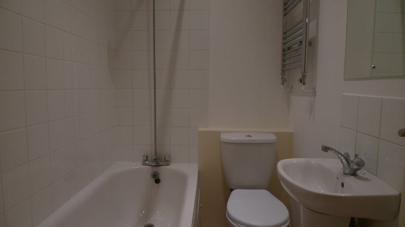 Room Earl's Court Road in Greater London