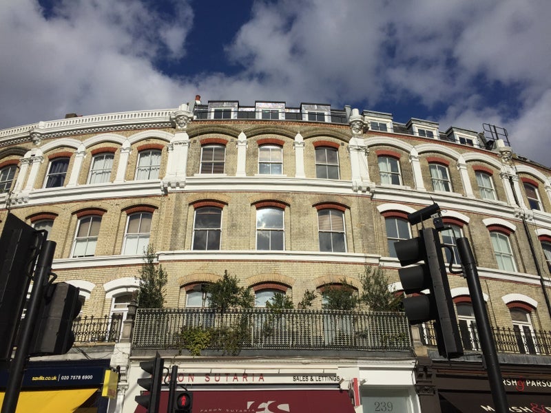 Room Earl's Court Road in Greater London