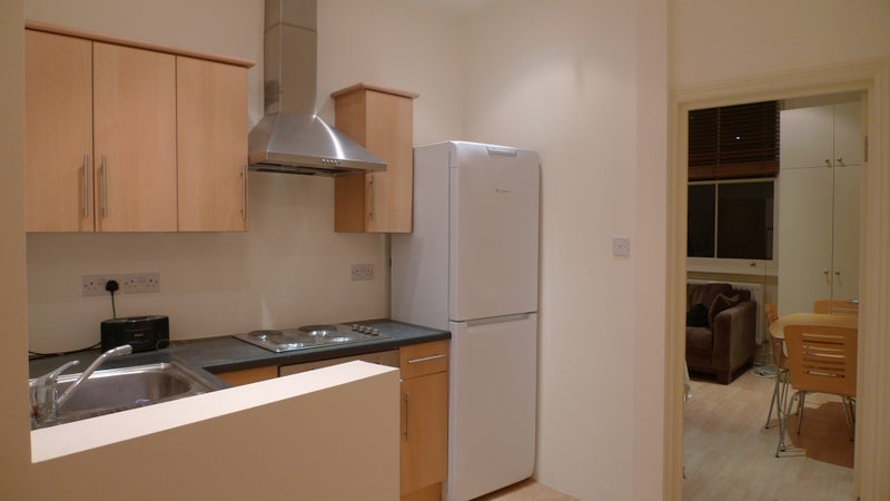 Room Earl's Court Road in Greater London