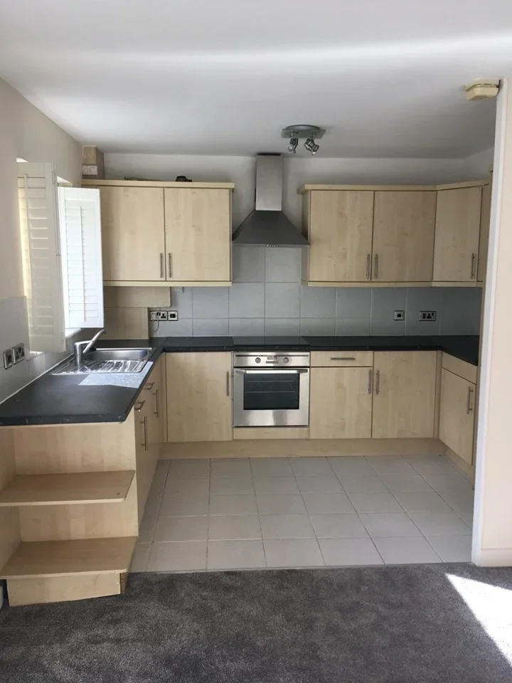 Flat Hayes Lane in Greater London