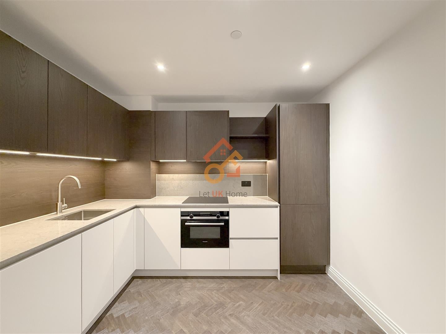 Flat Eden Place in Oxted
