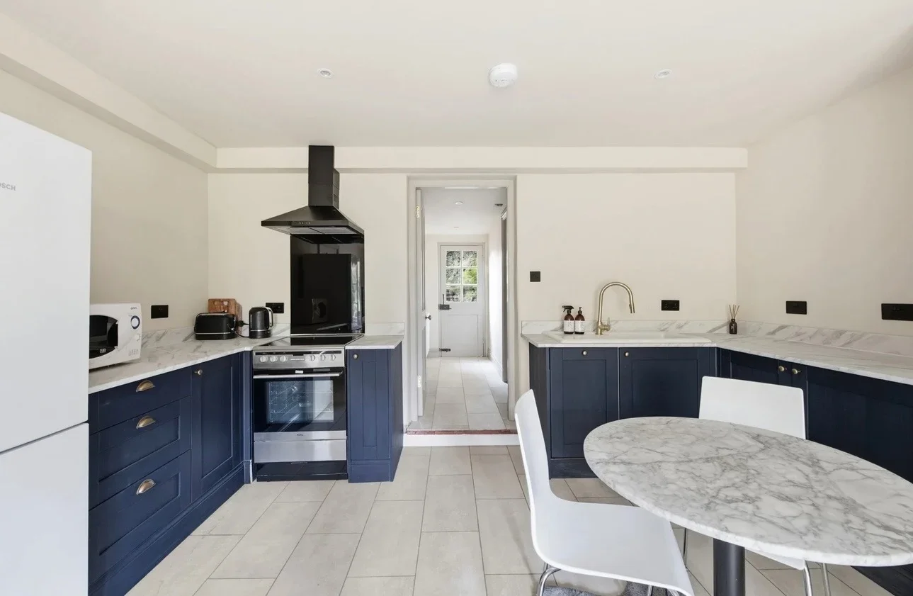 Flat Strawberry Vale in Greater London