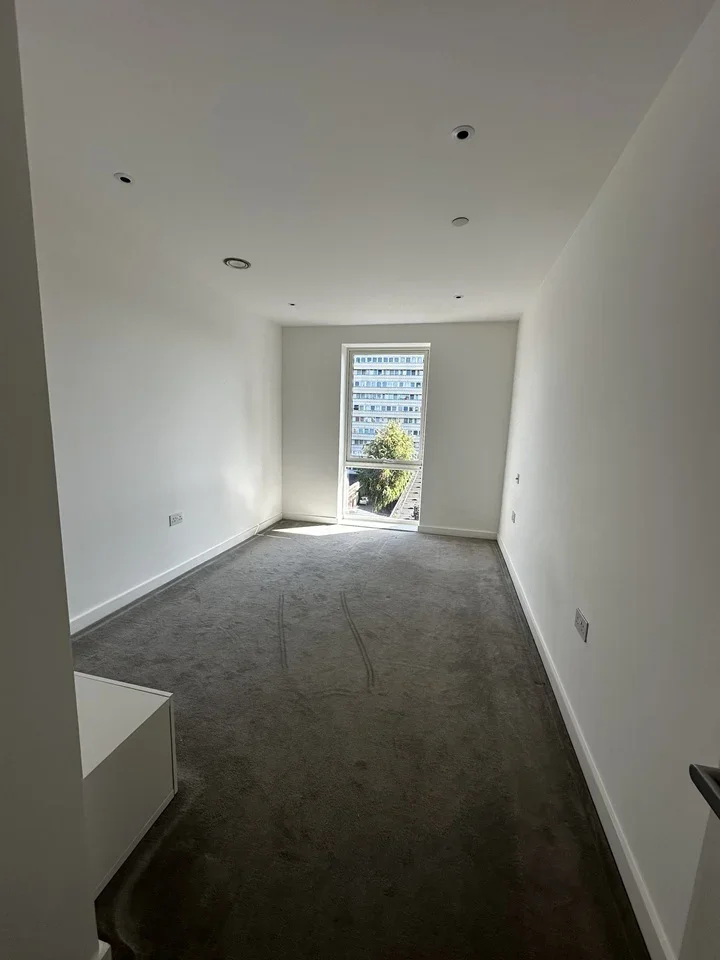 Room Wyndham Road in Greater London