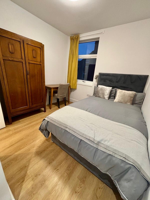 Room Bedford Road in Bootle
