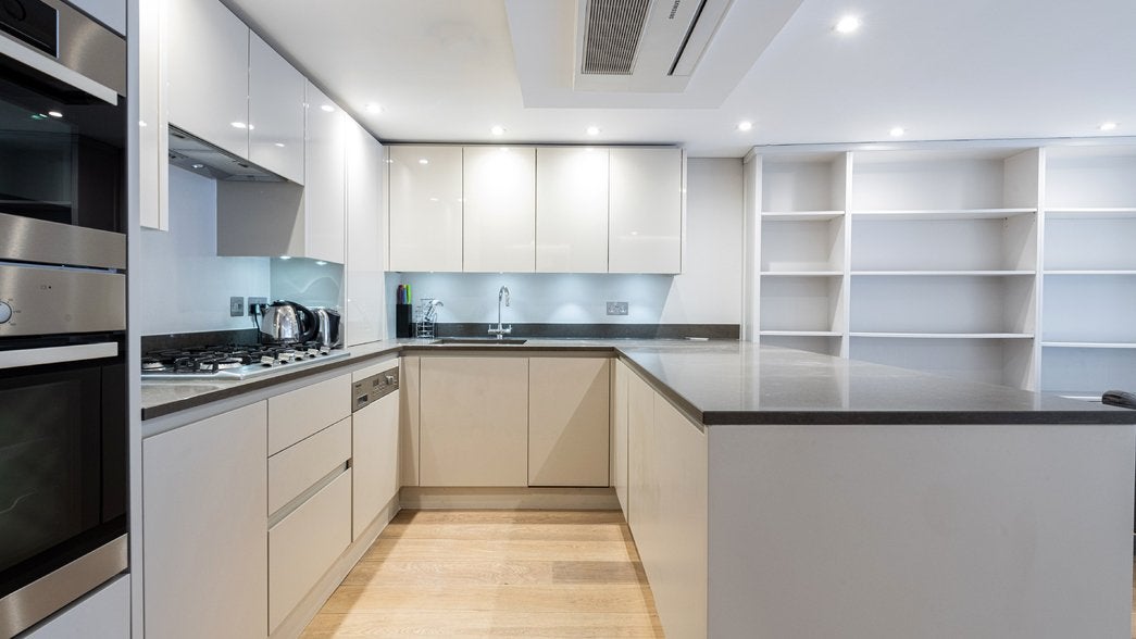 Flat Kensington Church Street in Greater London