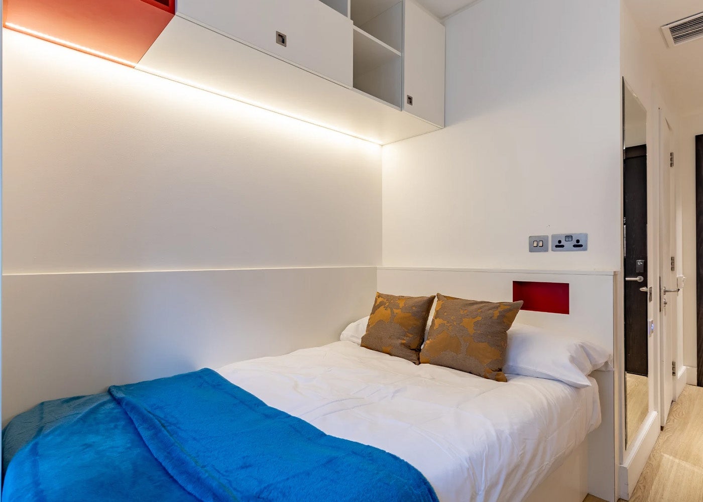 Room Spring Mews in Greater London