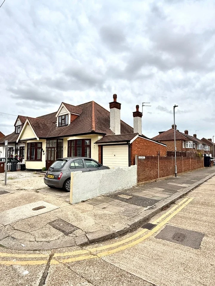 House Whalebone Grove in Greater London