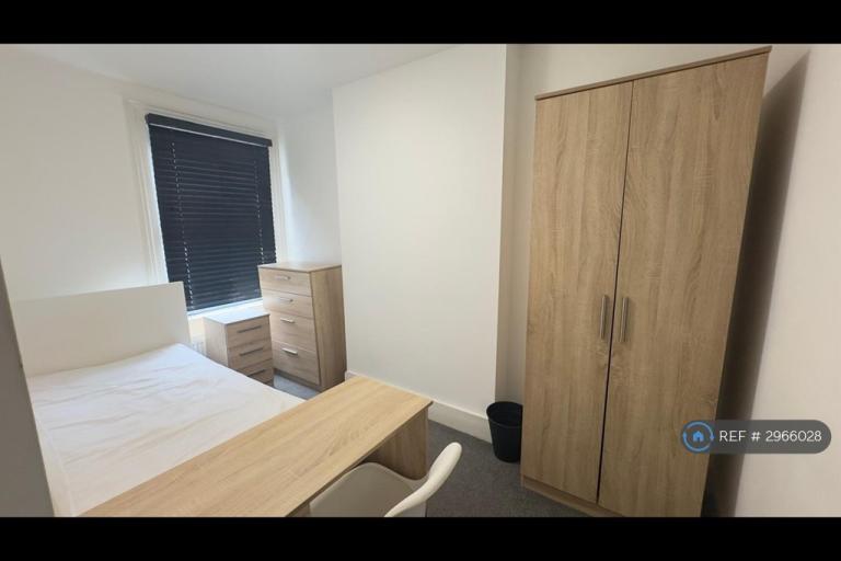 Room Harsnett Road in Colchester