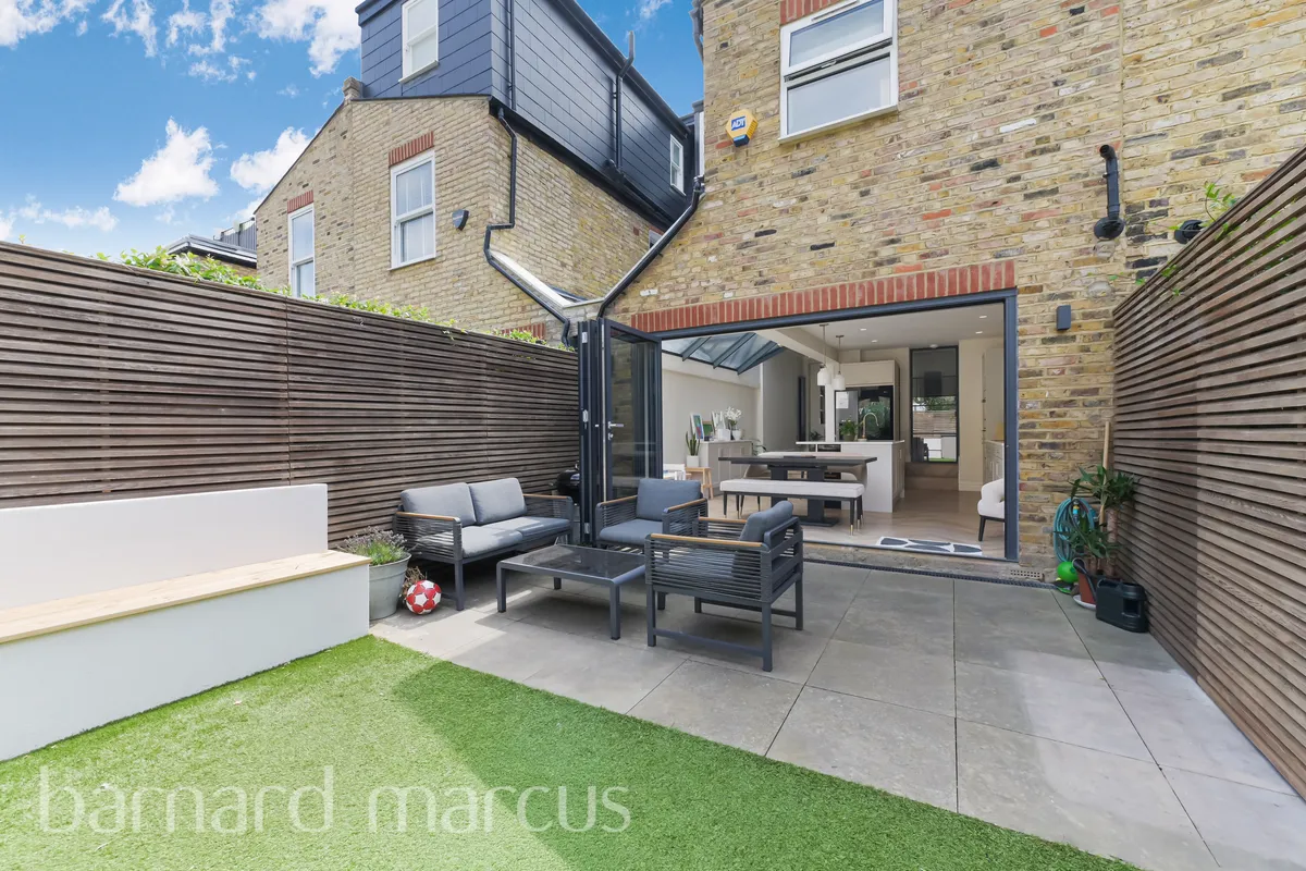 House Ravensbury Road in Greater London