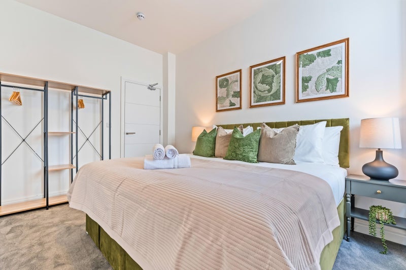 Room Wellington Street in Slough