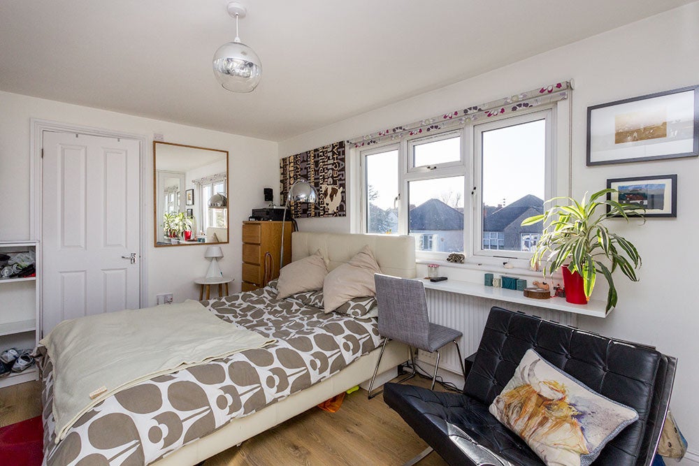 Flat Kendal Road in Greater London