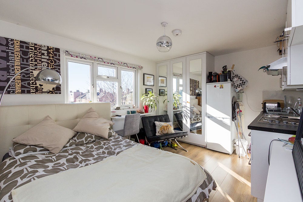 Flat Kendal Road in Greater London