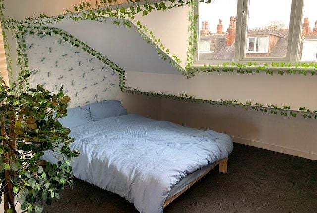 Flat Norwood Place in Leeds