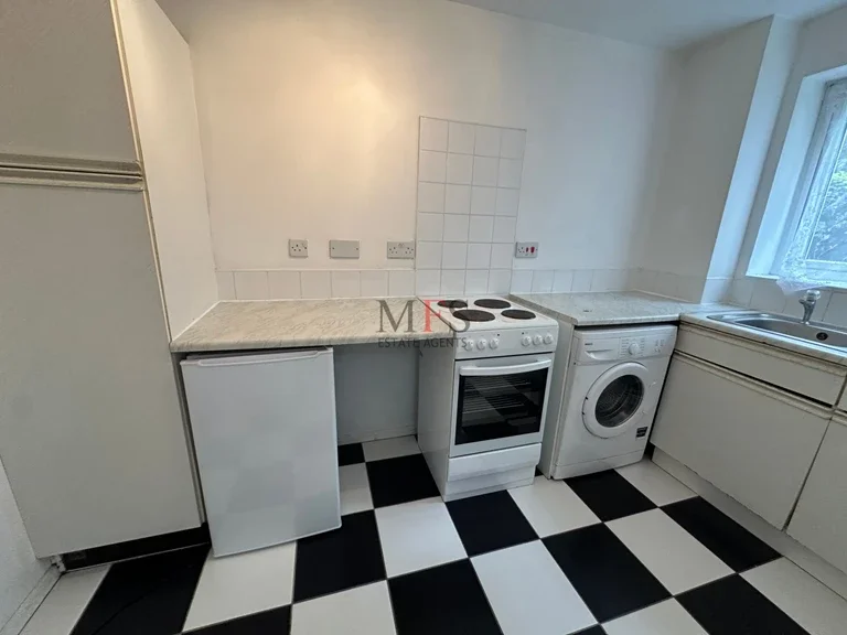 Flat Burket Close in Greater London