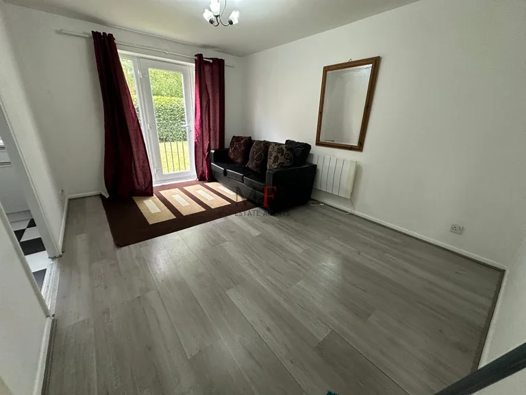 Flat Burket Close in Greater London
