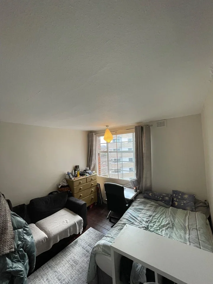 Room St. Pauls Avenue in Greater London