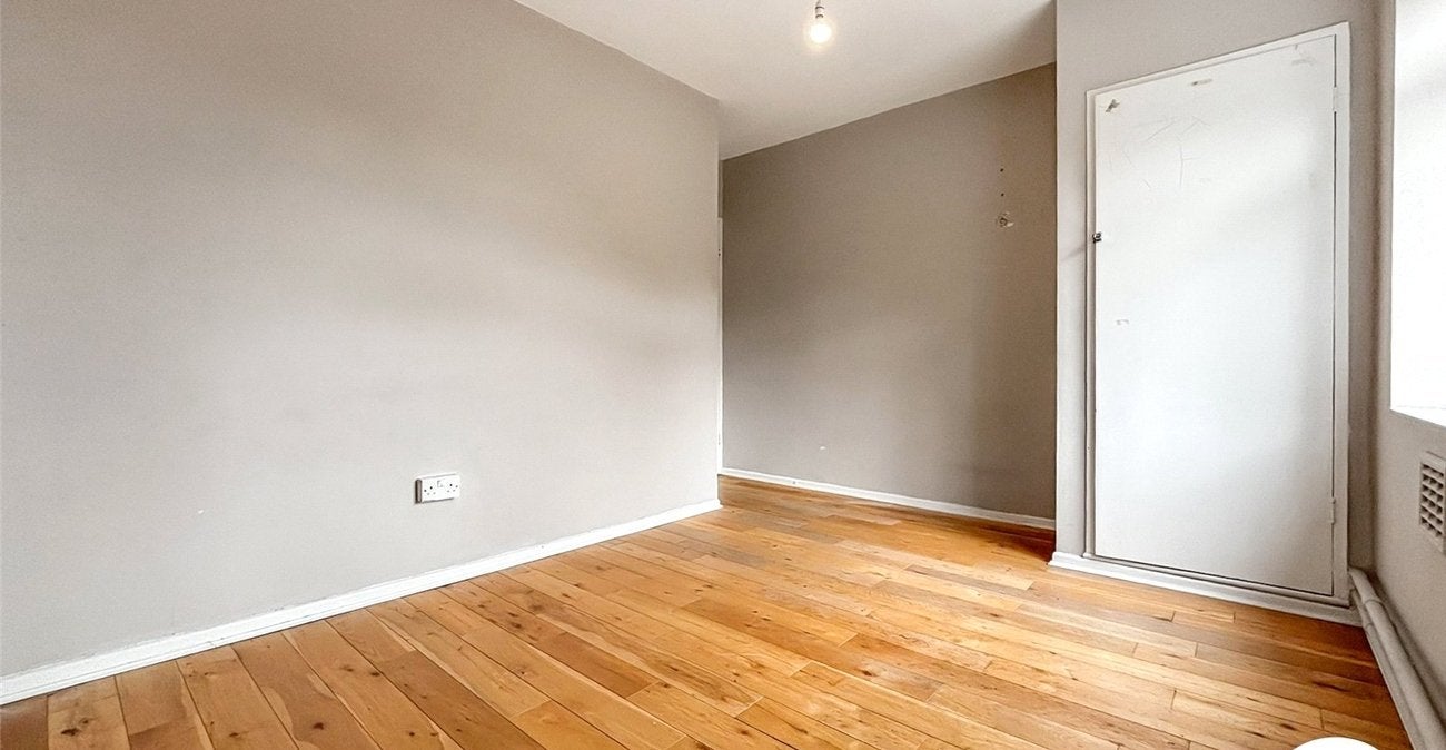 Flat Eltham Road in Greater London