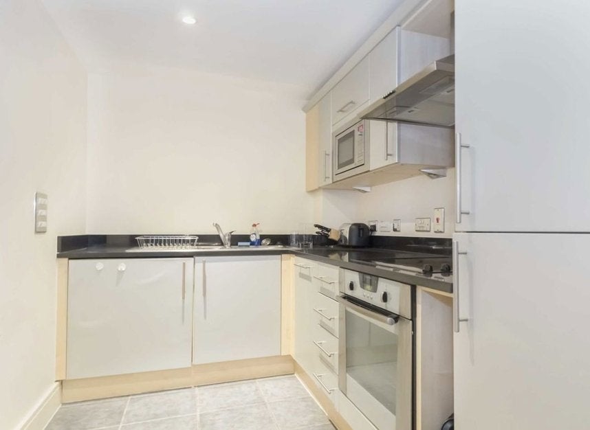 Flat Chiswick High Road in Greater London