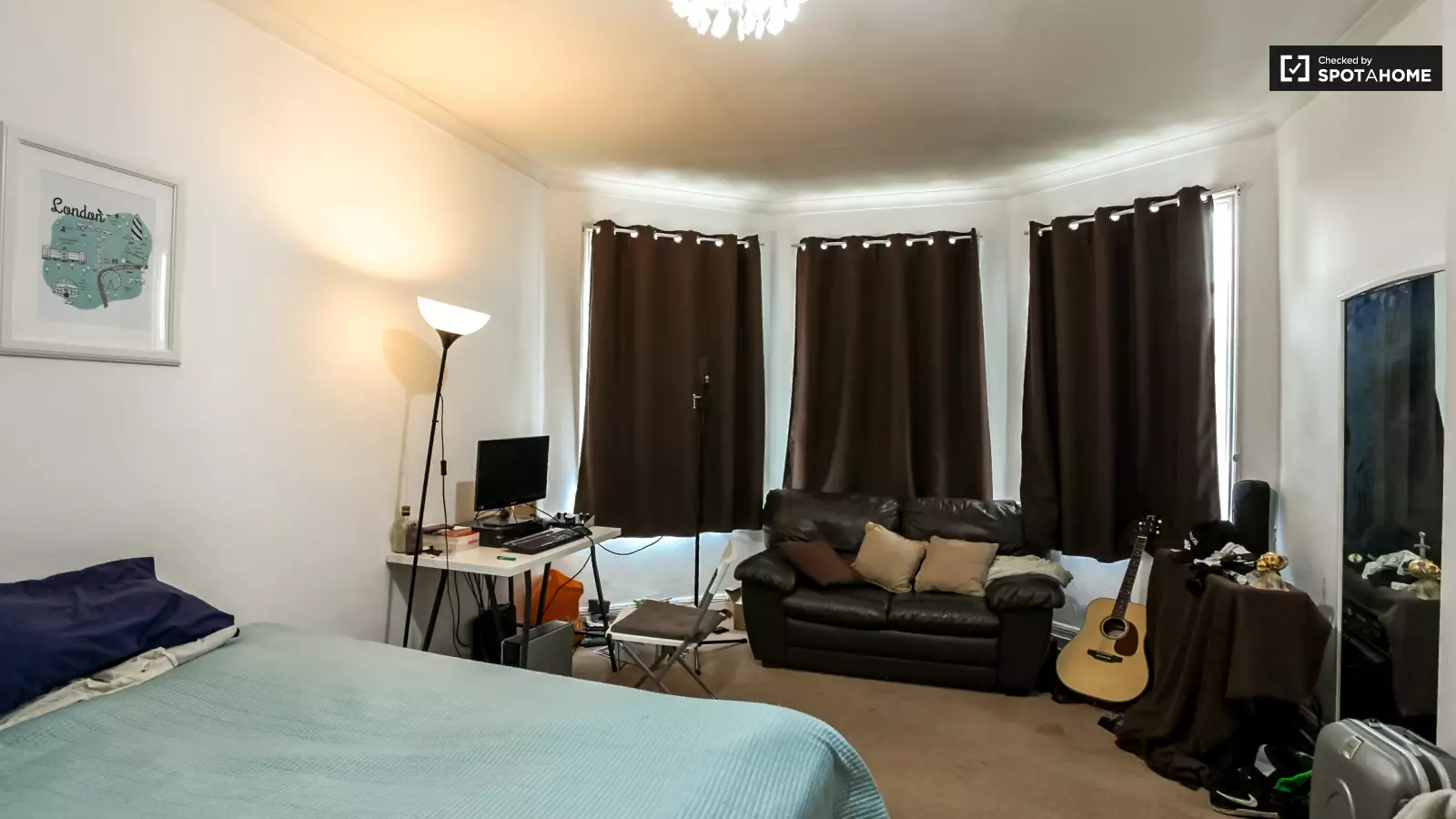 Flat Hardwicke Road in Greater London
