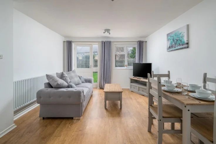 Flat Atkinson Road in Crawley