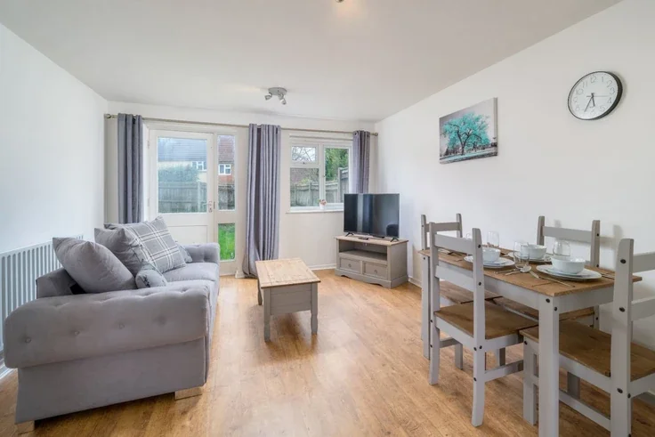 Flat Atkinson Road in Crawley