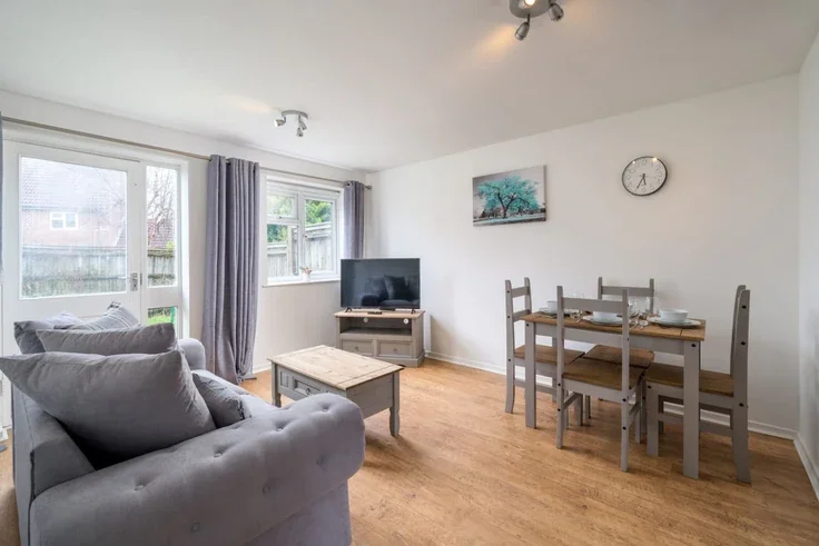 Flat Atkinson Road in Crawley