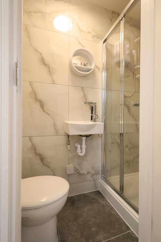 Flat Cortis Road in Greater London