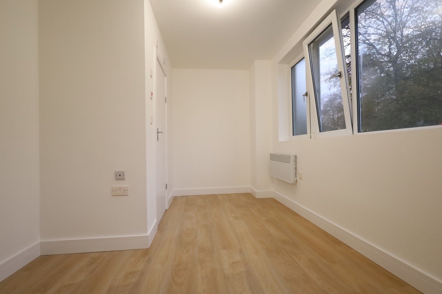 Flat Cortis Road in Greater London