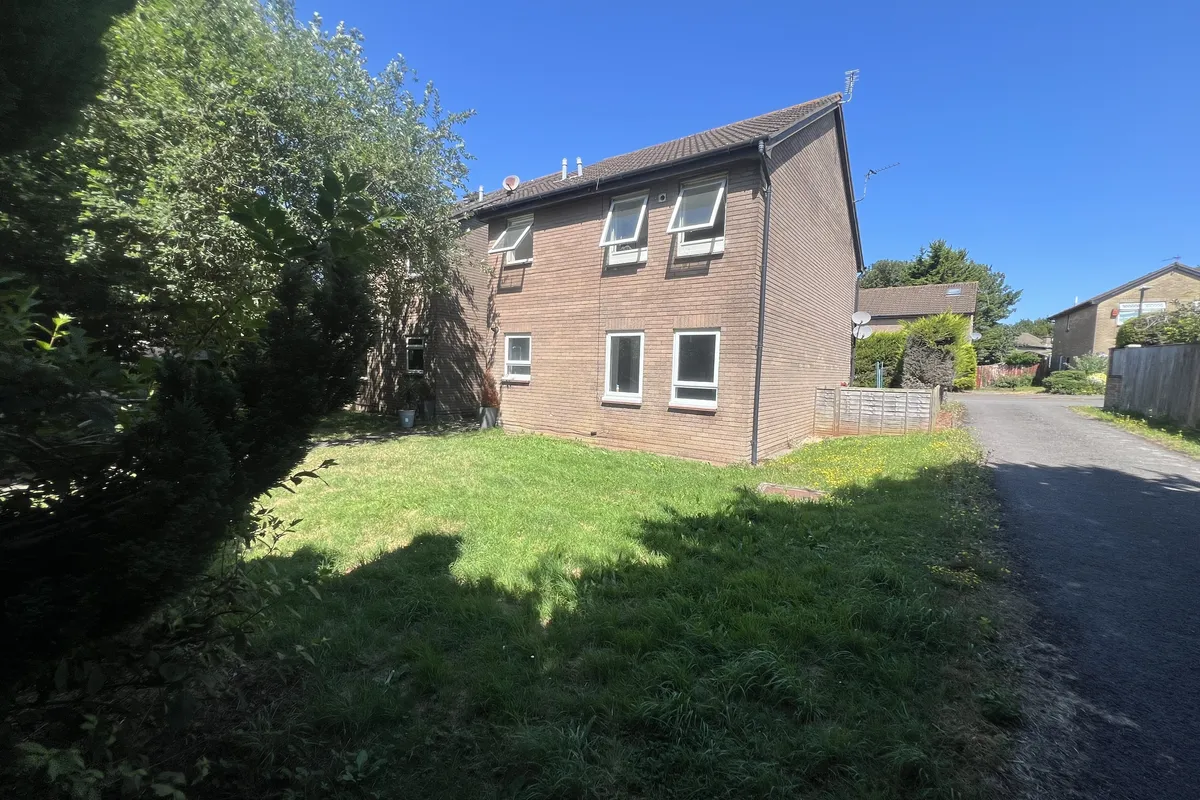Flat Arlington Road in Sully