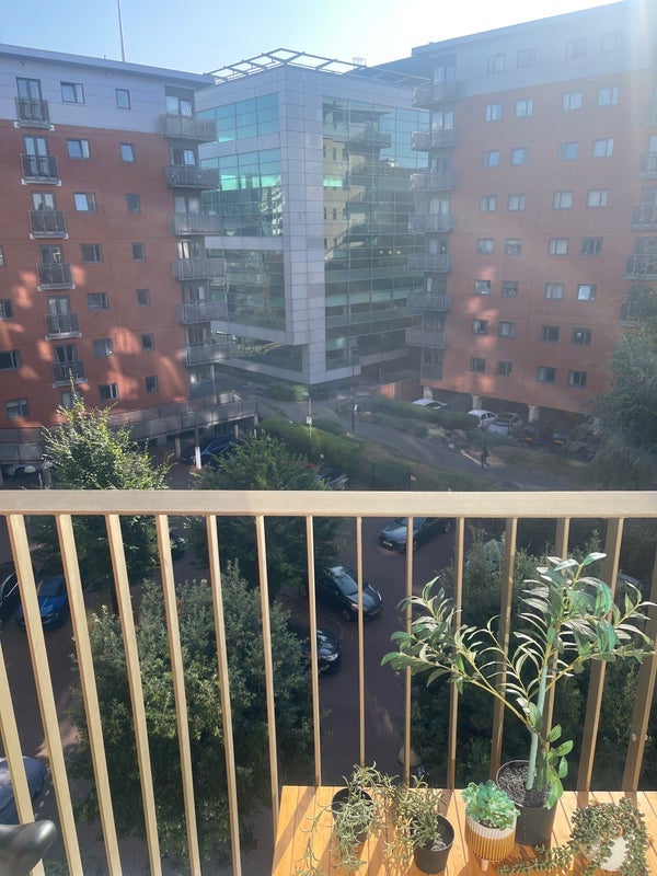 Room Ingram Row in Leeds