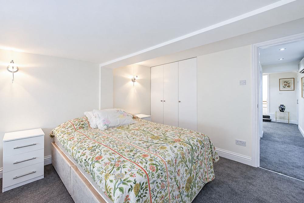 Flat Upper Berkeley Street in City of Westminster