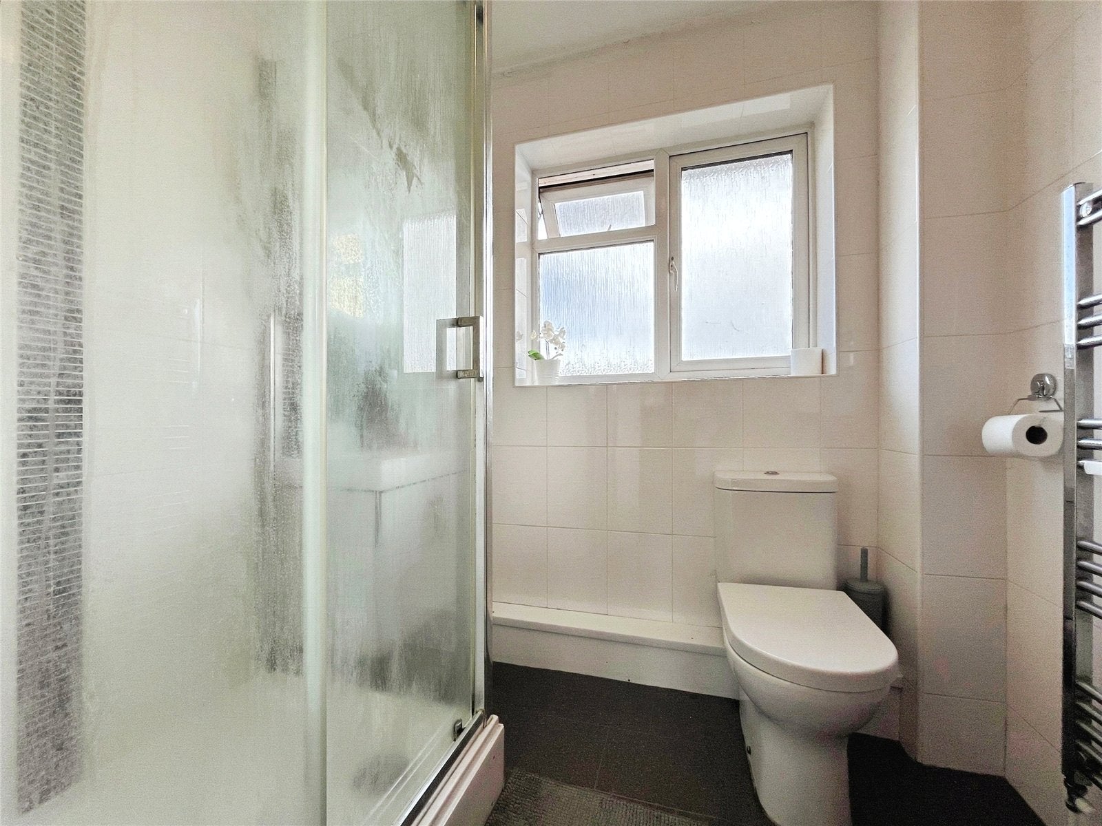 Room Beechtree Avenue in Borough of Runnymede
