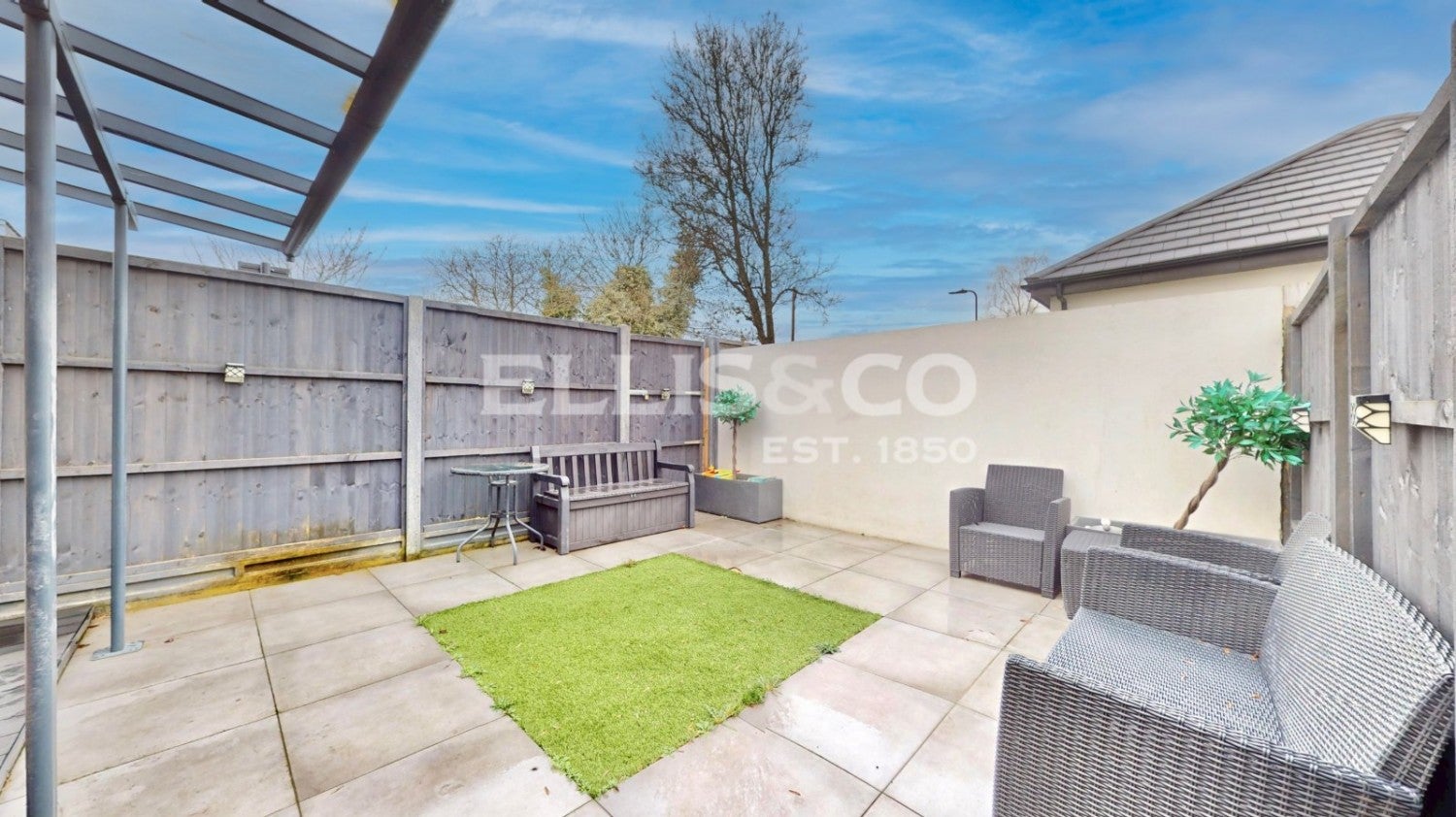 House Locarno Road in Greater London